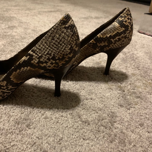 Tahari python print heels - Picture 5 of 6